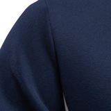 Stilvoller Herrenpullover aus Strick