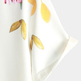 Weißes Sommer-Herrenhemd mit Blumen und Knopfleiste