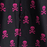 Rosa Herrenhemd mit Totenkopf im Punkrock-Stil