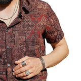 Braunes Herrenhemd im Western-Paisley-Stil