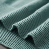 Warmer Herrenpullover mit V-Ausschnitt
