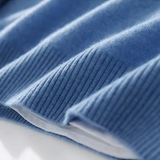 Weicher Herrenpullover mit V-Ausschnitt