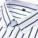 Elegantes gestreiftes Herrenhemd