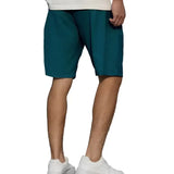 Herrenshorts im minimalistischen Schnitt