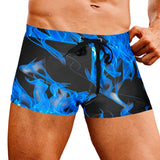 Fabian – Herren-Badeshorts mit blauem Flammenmuster
