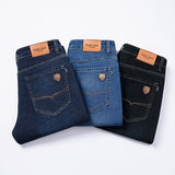 Klassische Herrenjeans mit geradem Bein