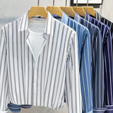Elegantes Herrenhemd mit Nadelstreifen