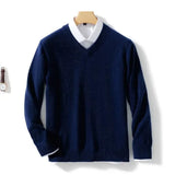 Weicher Herrenpullover mit V-Ausschnitt
