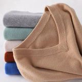 Weicher Herrenpullover mit V-Ausschnitt