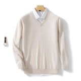 Weicher Herrenpullover mit V-Ausschnitt